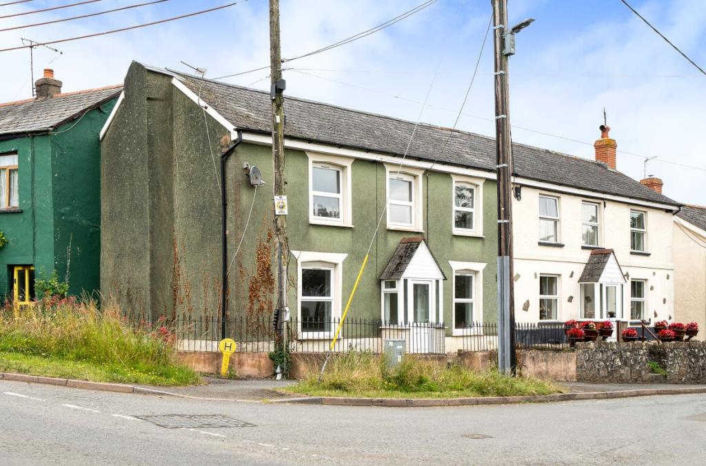 Lot: 130 - MID-TERRACE CORNER HOUSE - Front of the property